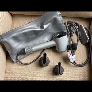 Drain Hairdryer with bag & two nozzles
